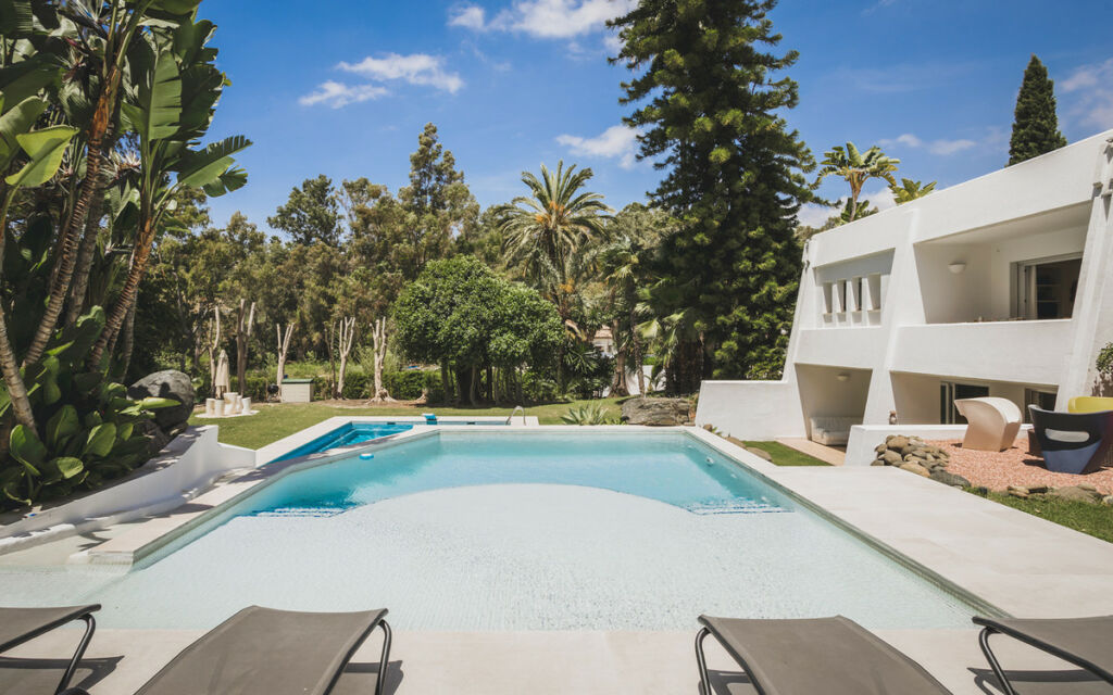 Detached Villa Nueva Andalucía Málaga - image 4