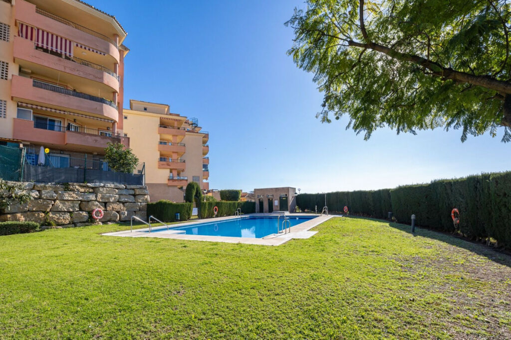 Middle Floor Apartment Riviera del Sol Málaga - image 4
