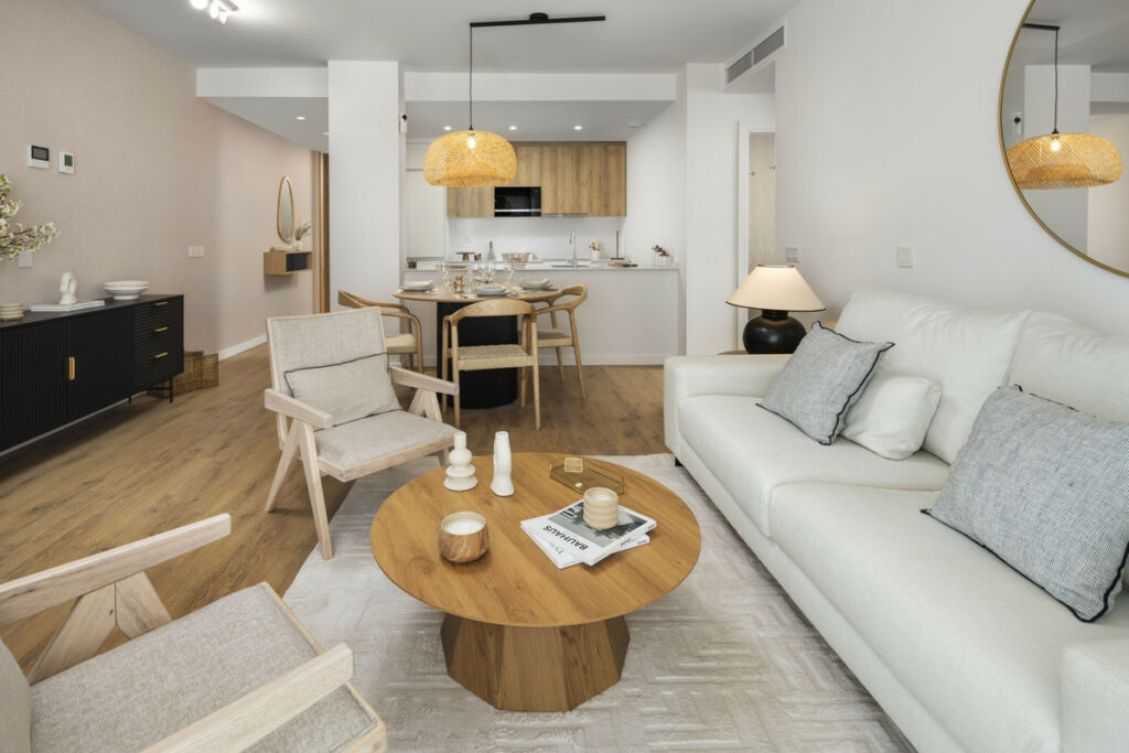 Middle Floor Apartment Estepona Málaga - image 4