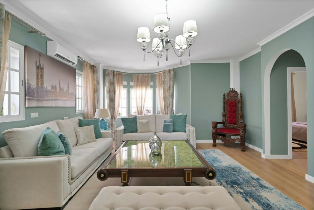 Detached Villa Estepona Málaga - image 4