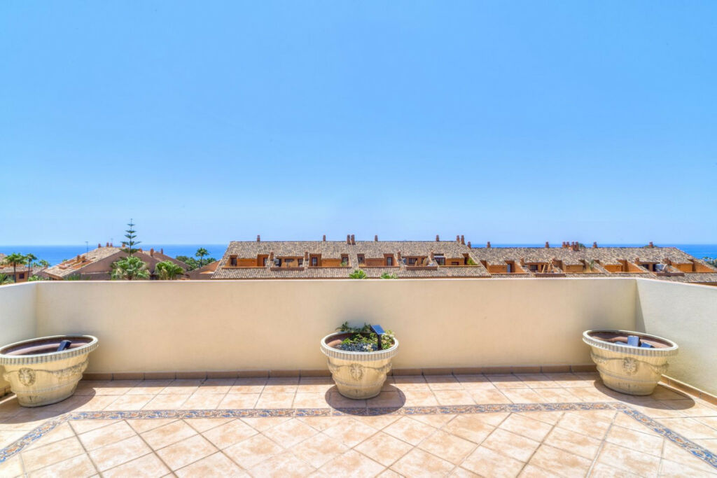 Penthouse Duplex Bahía de Marbella Málaga - image 4