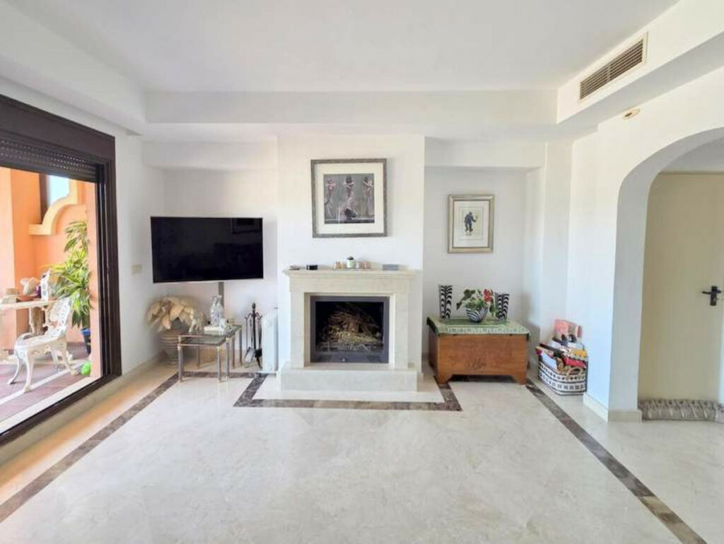 Townhouse Estepona Málaga - image 4