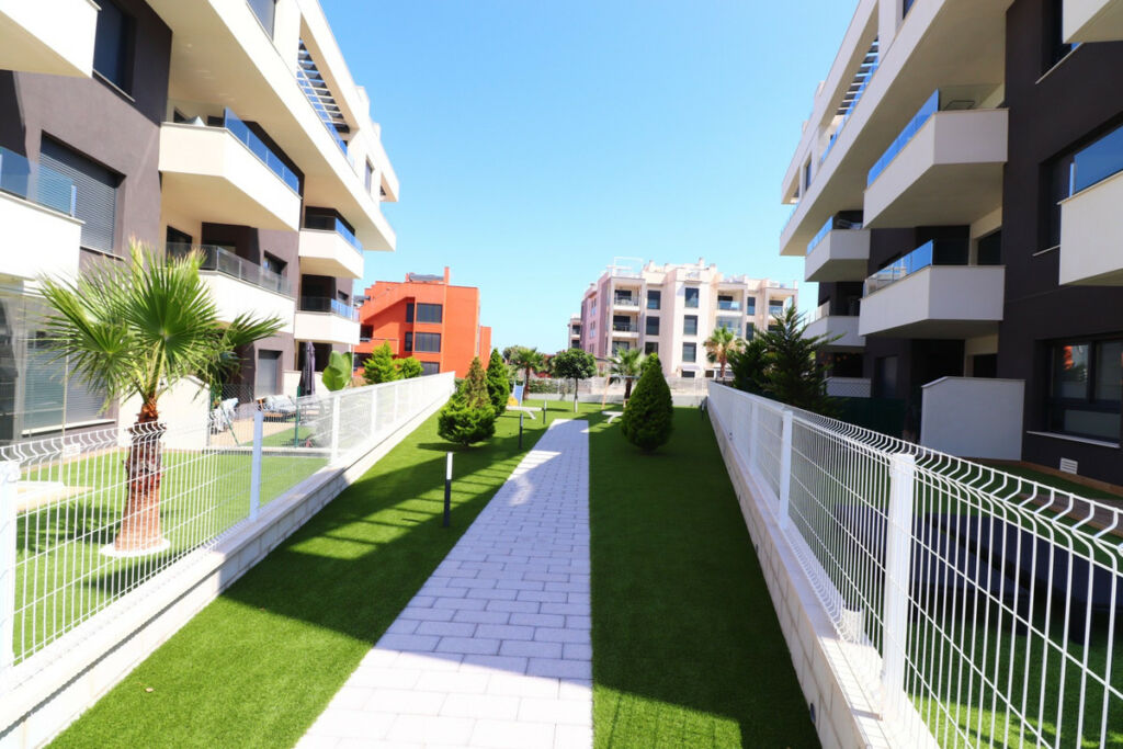 Ground Floor Apartment Villamartin Alicante - image 4