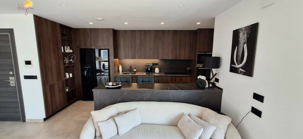 Middle Floor Apartment Torrevieja Alicante - image 4