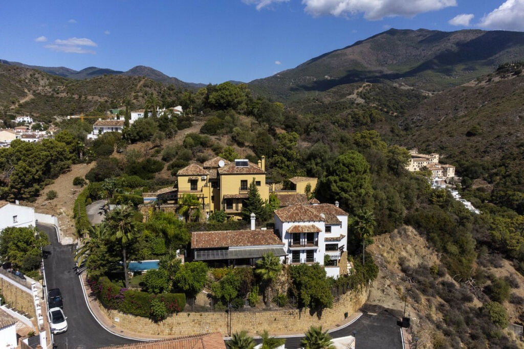 Detached Villa Benahavís Málaga - image 7