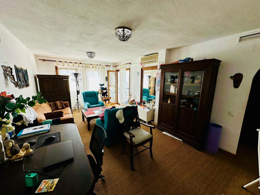 Middle Floor Apartment La Duquesa Málaga - image 4