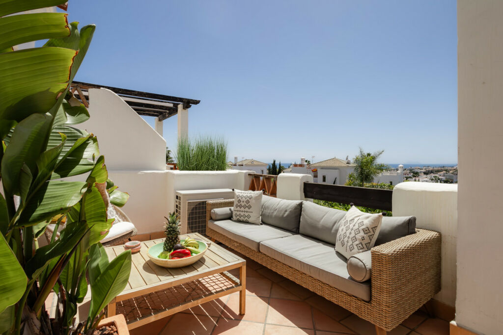 Middle Floor Apartment Estepona Málaga - image 4
