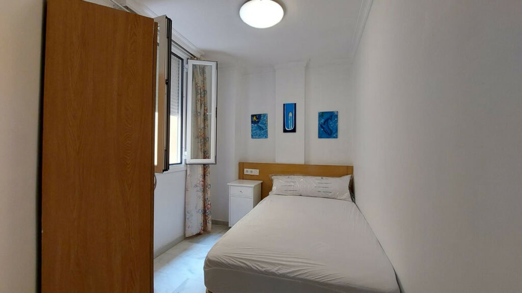 Middle Floor Apartment Fuengirola Málaga - image 4