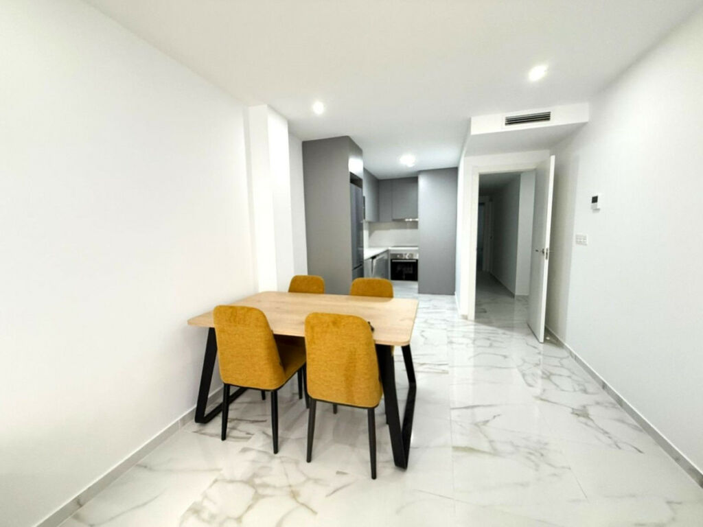 Middle Floor Apartment Parque de las Naciones Alicante - image 4