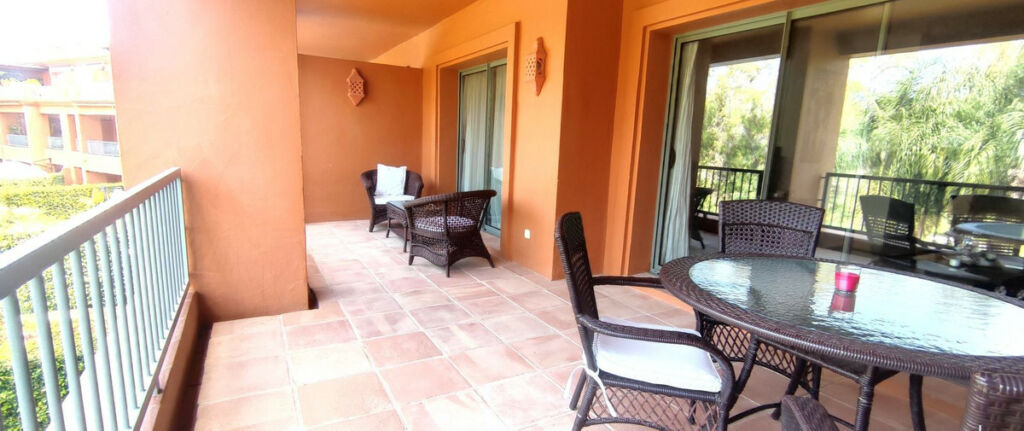 Middle Floor Apartment Atalaya Málaga - image 4