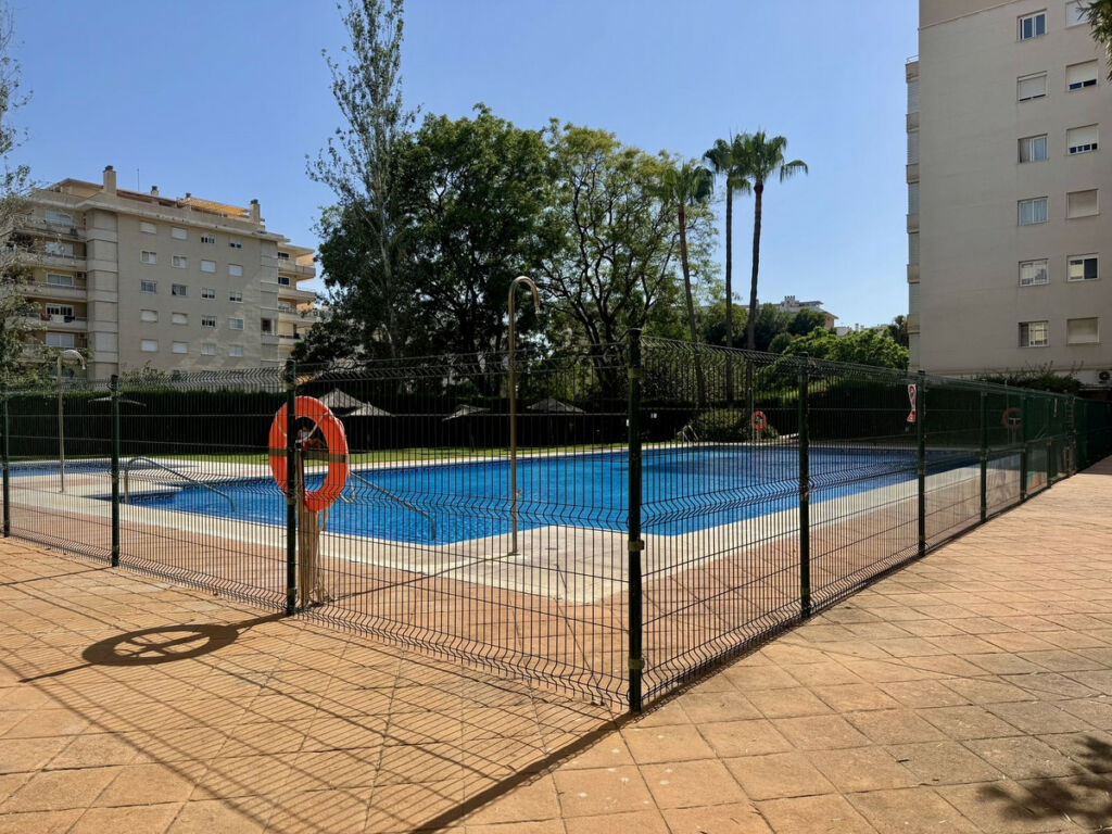 Middle Floor Apartment Benalmadena Costa Málaga - image 4