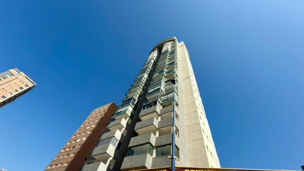 Middle Floor Apartment Benidorm Alicante - image 4