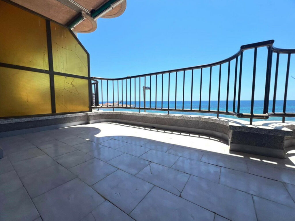 Middle Floor Apartment Playa de los Locos Alicante - image 4