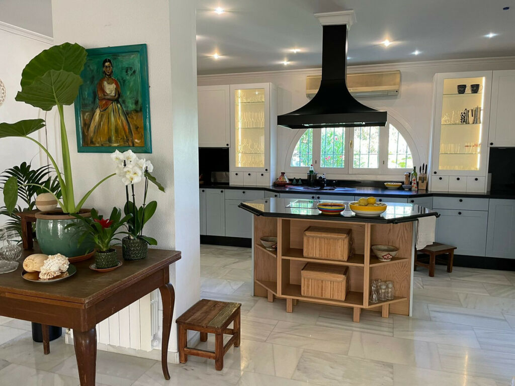 Detached Villa Sierra Blanca Málaga - image 4