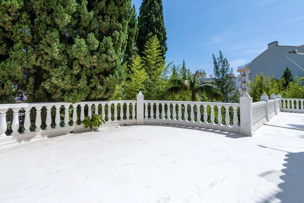 Detached Villa Marbella Málaga - image 4