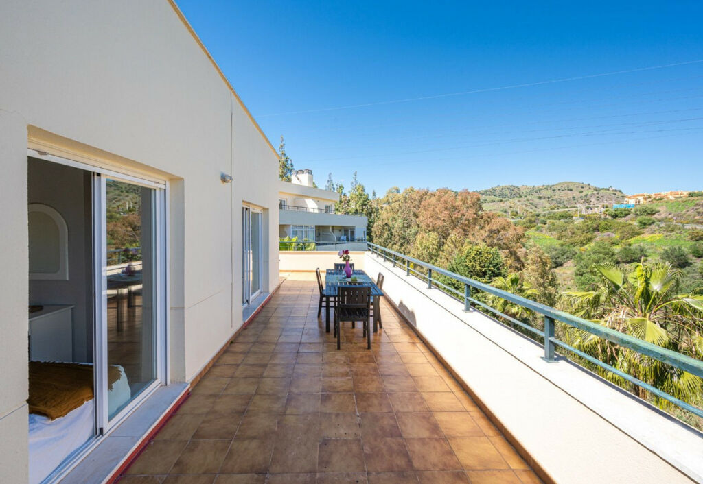 Penthouse Calahonda Málaga - image 6