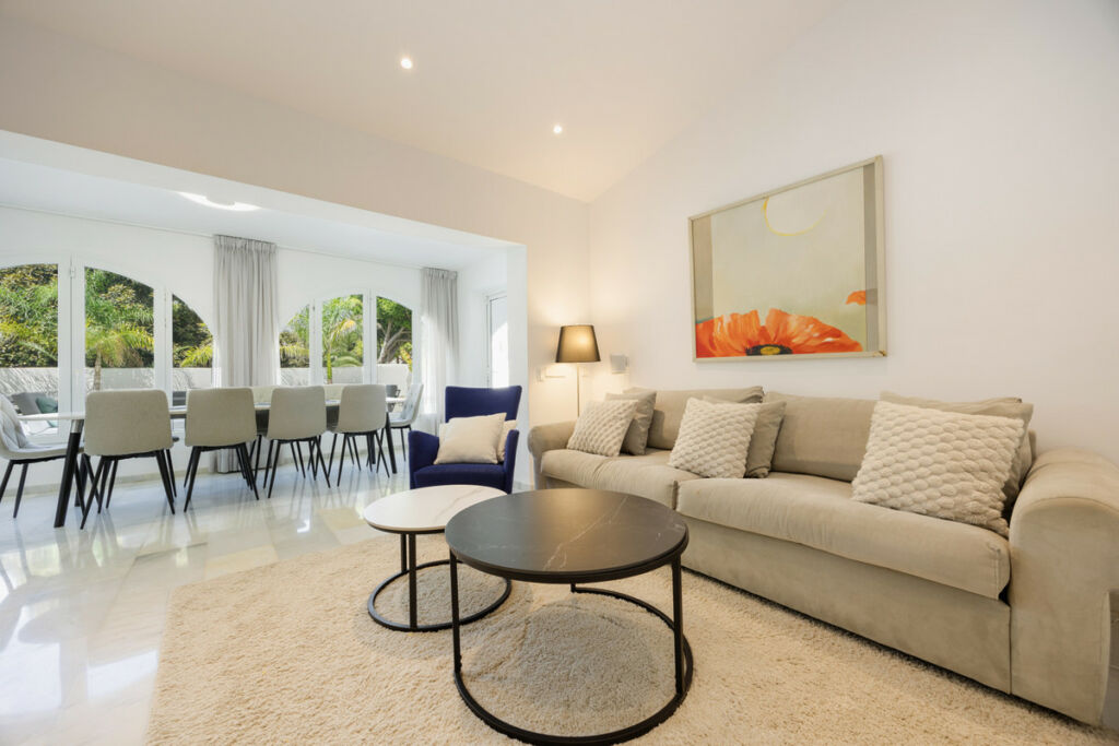 Detached Villa Costabella Málaga - image 4
