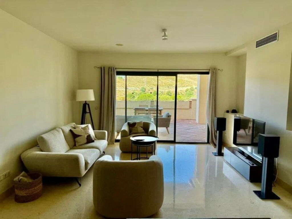 Middle Floor Apartment Benahavís Málaga - image 4
