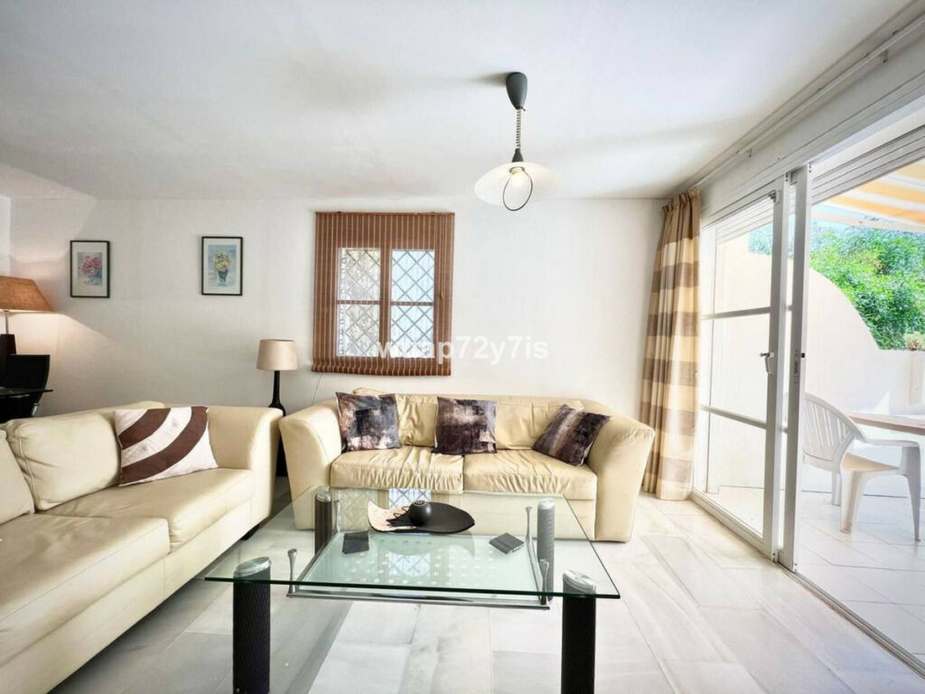 Townhouse El Paraiso Málaga - image 4