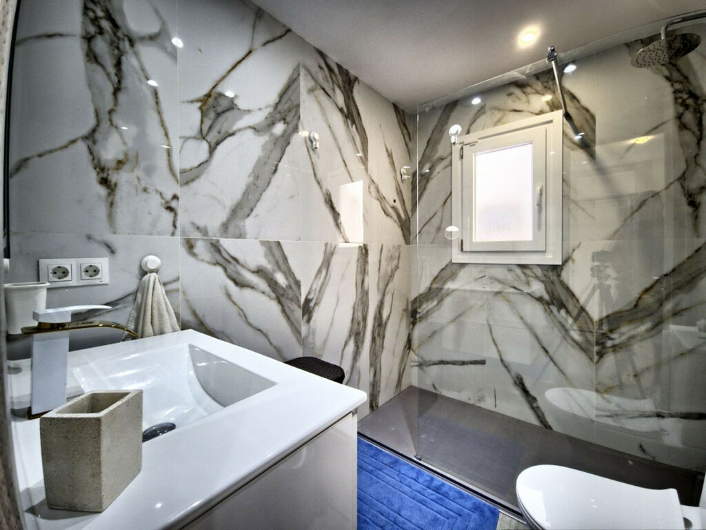 Middle Floor Apartment Marbella Málaga - image 4
