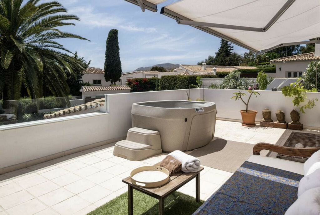 Detached Villa La Quinta Málaga - image 4