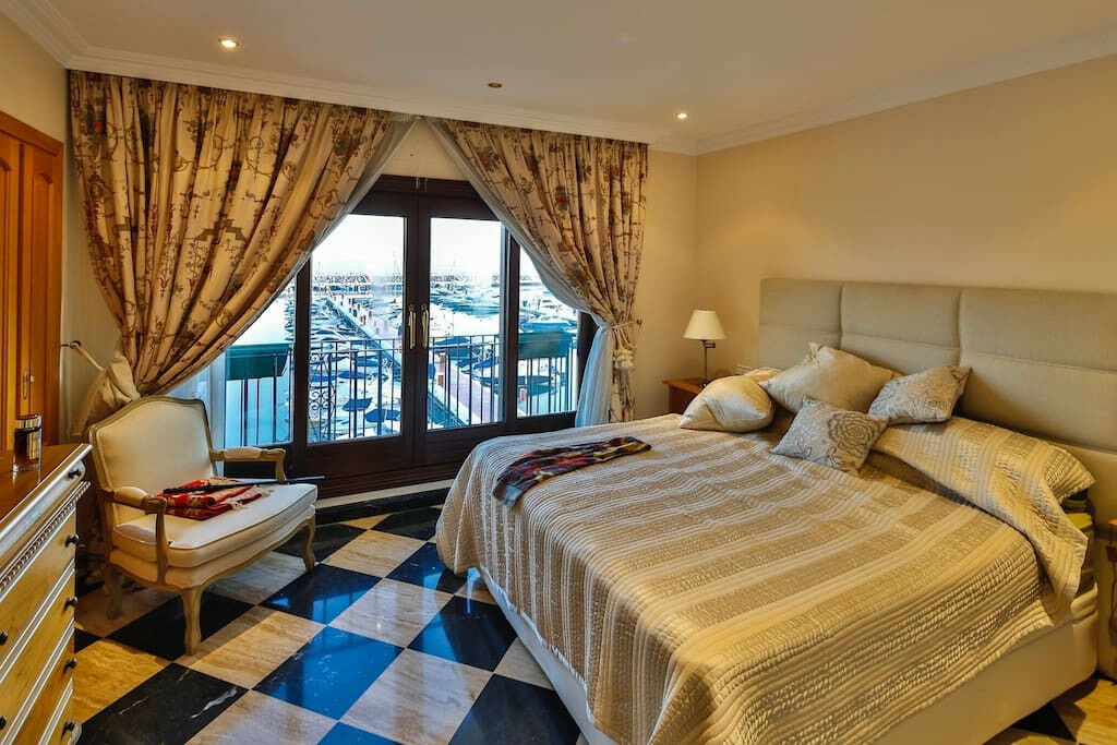 Middle Floor Apartment Puerto Banús Málaga - image 4