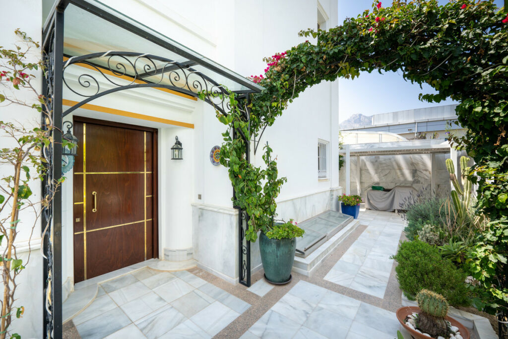 Detached Villa Marbella Málaga - image 40