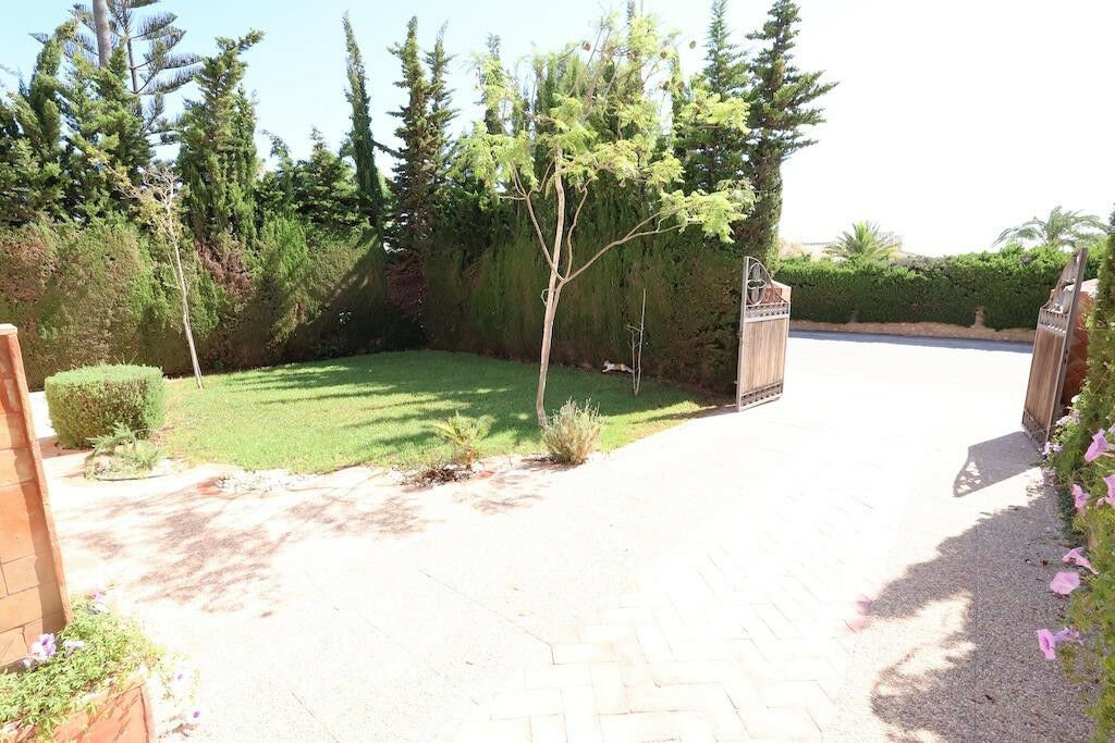 Detached Villa Villamartin Alicante - image 40
