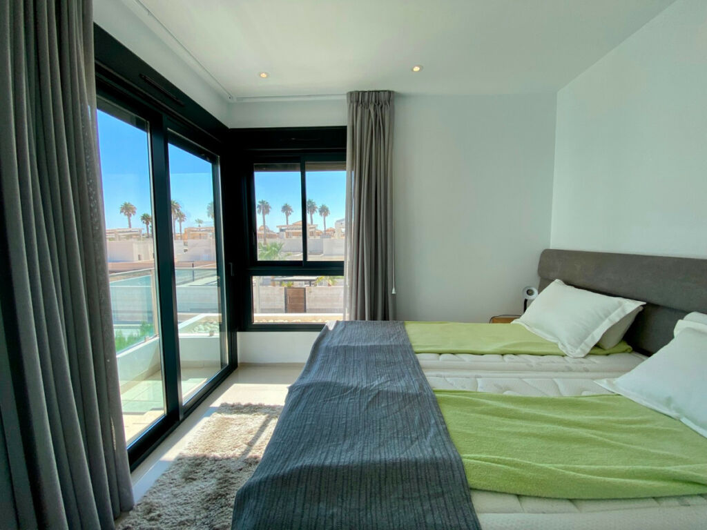 Detached Villa Ciudad Quesada Alicante - image 6