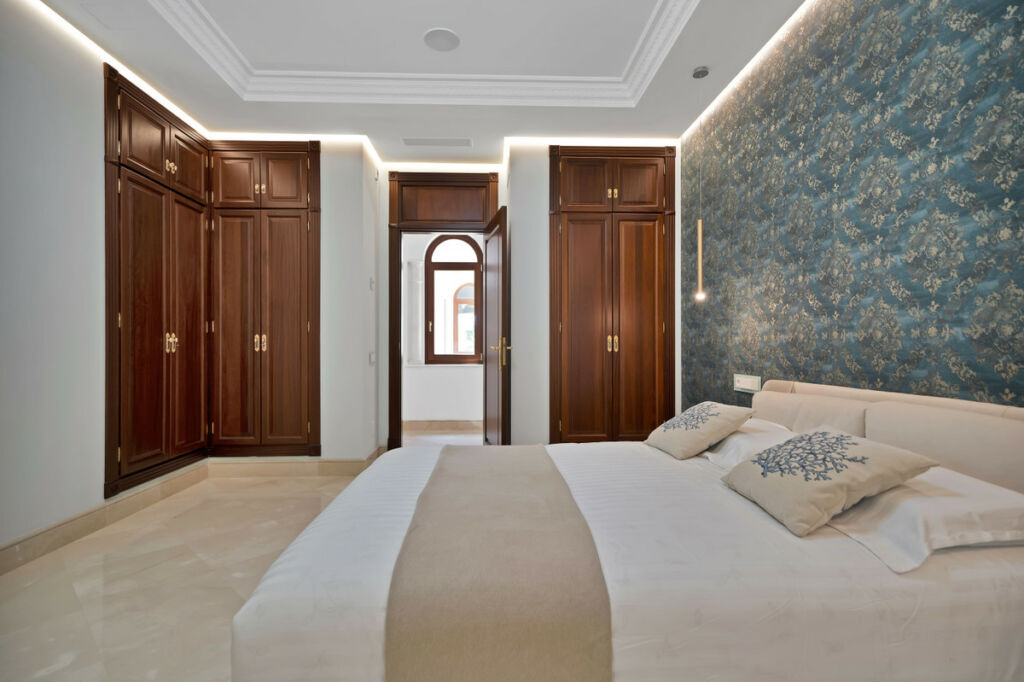 Detached Villa Sierra Blanca Málaga - image 40