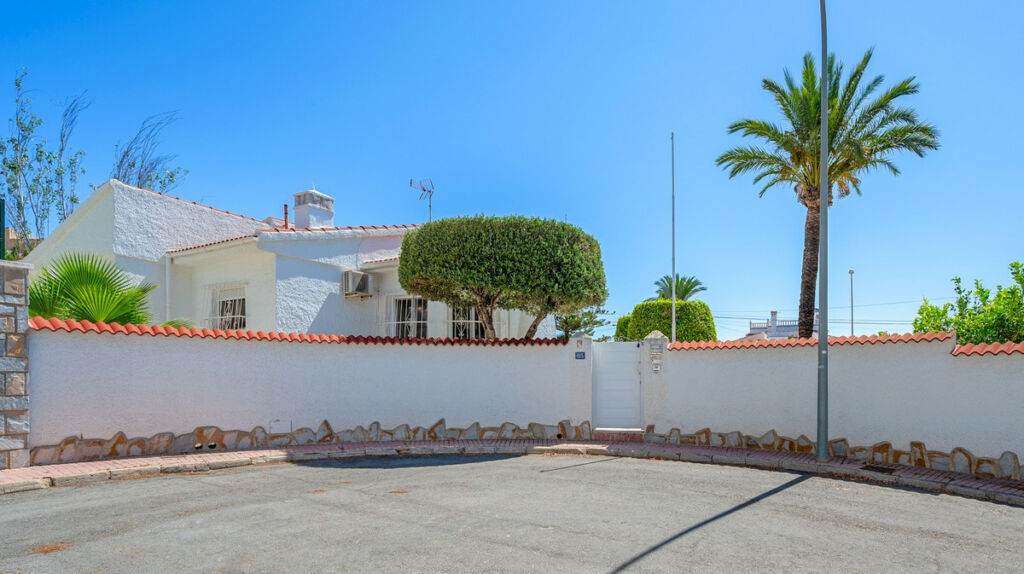 Detached Villa Ciudad Quesada Alicante - image 40