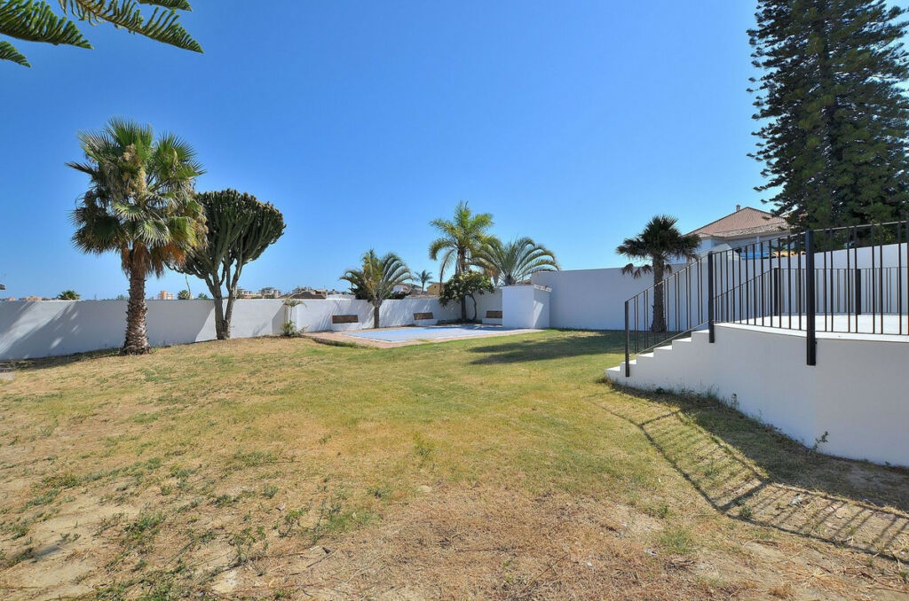 Detached Villa El Coto Málaga - image 40