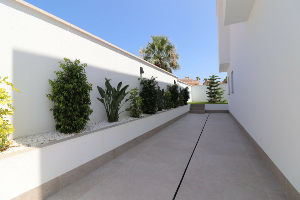 Detached Villa Ciudad Quesada Alicante - image 40
