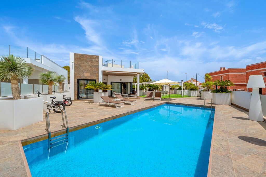 Detached Villa Villamartin Alicante - image 40