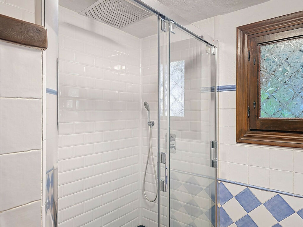 Detached Villa Riogordo Málaga - image 40