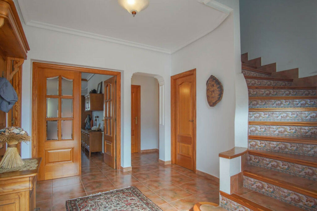 Detached Villa Los Pinos Alicante - image 40