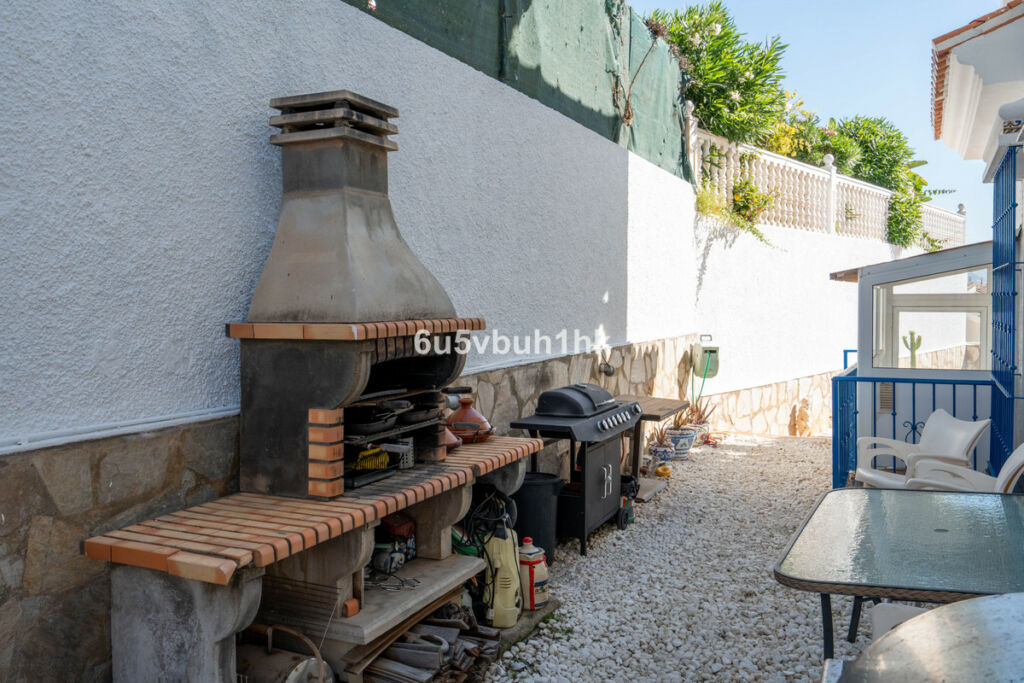 Detached Villa Fuengirola Málaga - image 41
