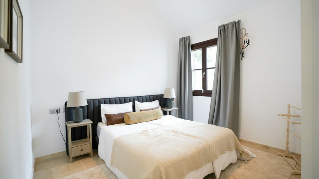 Detached Villa El Madroñal Málaga - image 18