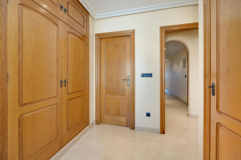 Middle Floor Apartment Torrevieja Alicante - image 41