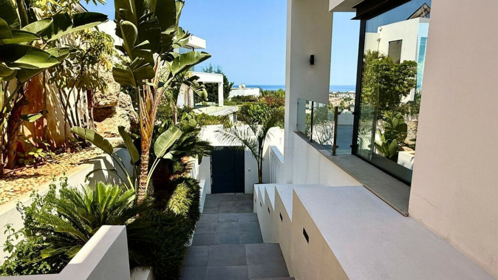 Detached Villa El Paraiso Málaga - image 41