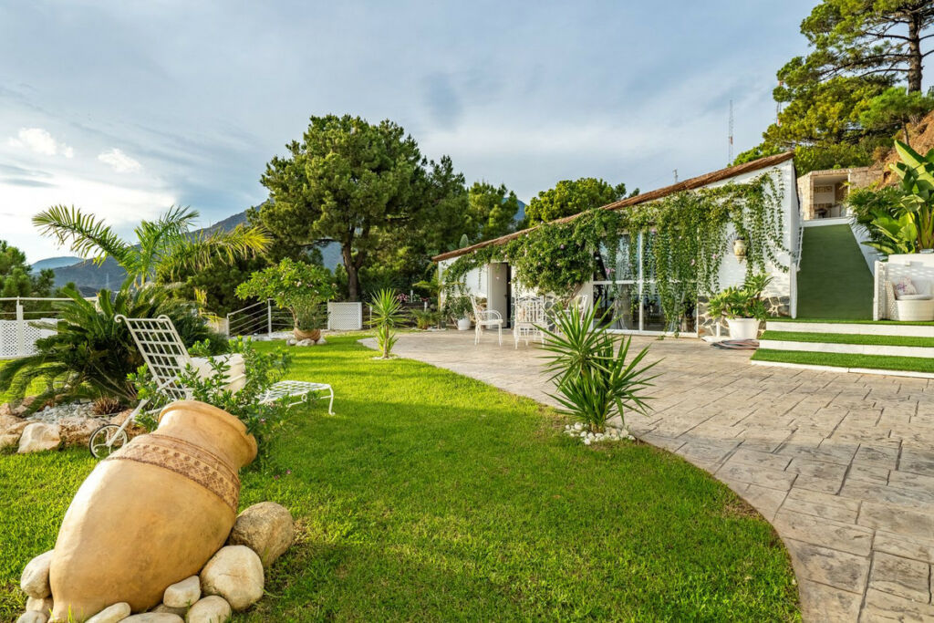 Detached Villa Estepona Málaga - image 40
