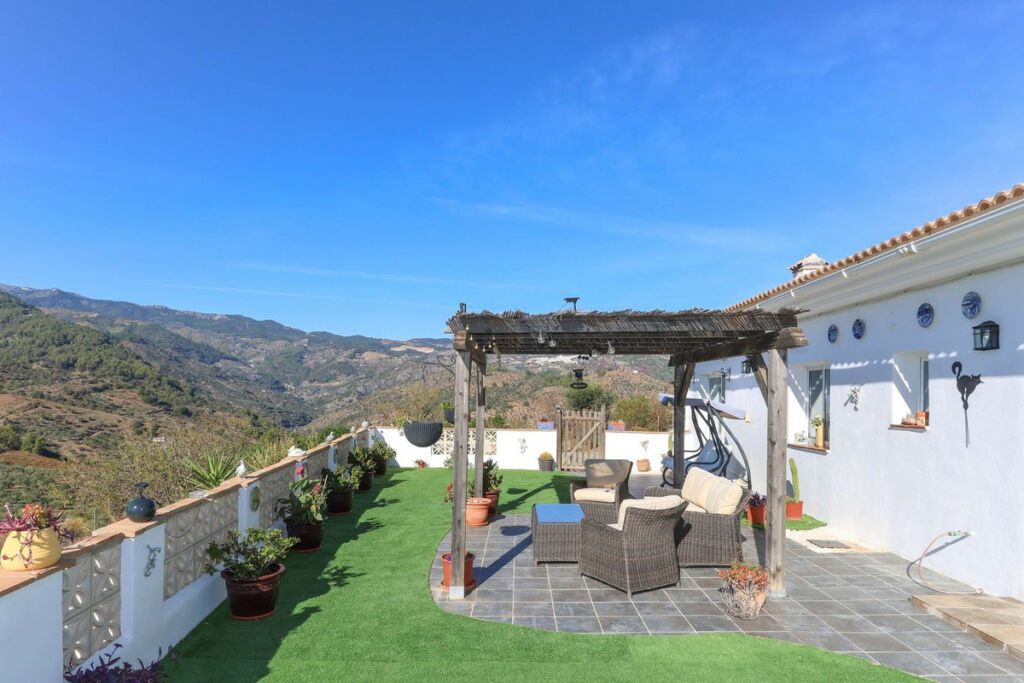 Detached Villa Tolox Málaga - image 42