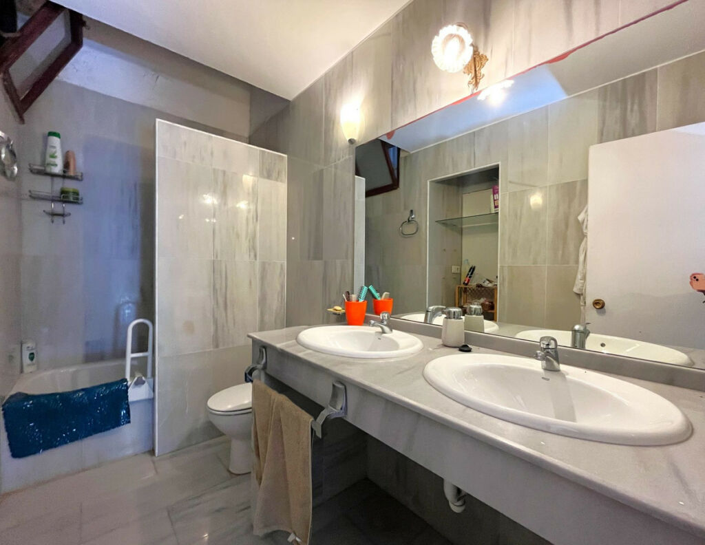 Detached Villa Estepona Málaga - image 42