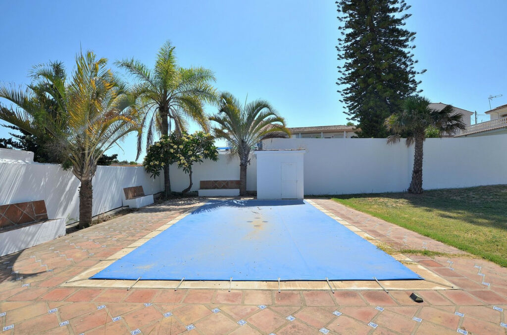 Detached Villa El Coto Málaga - image 43