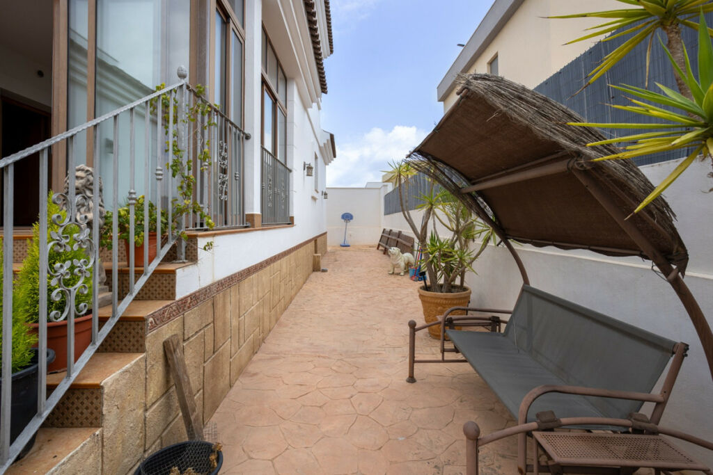 Detached Villa Los Montesinos Alicante - image 42