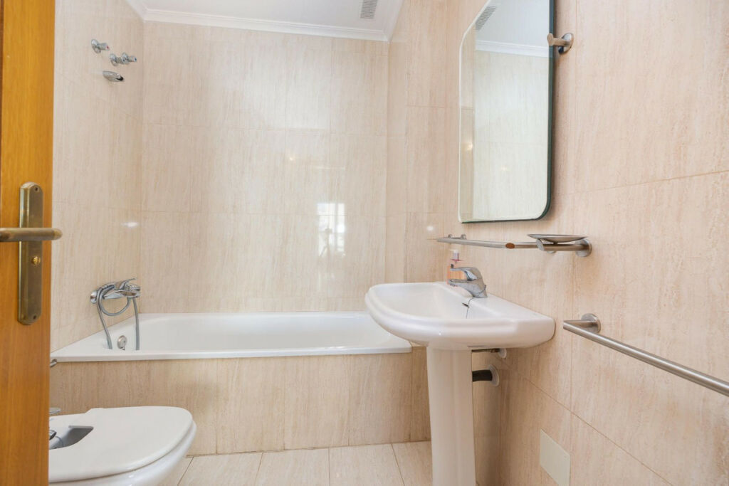 Middle Floor Apartment Torrevieja Alicante - image 42