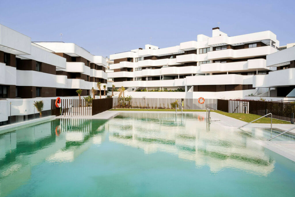 Ground Floor Apartment Estepona Málaga - image 2