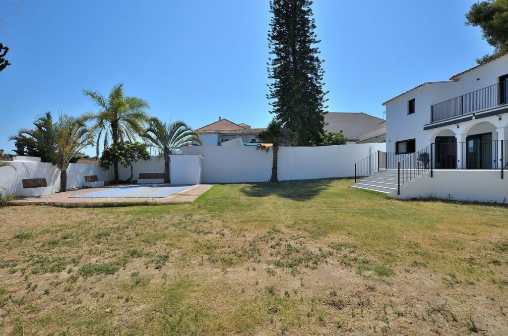 Detached Villa El Coto Málaga - image 44