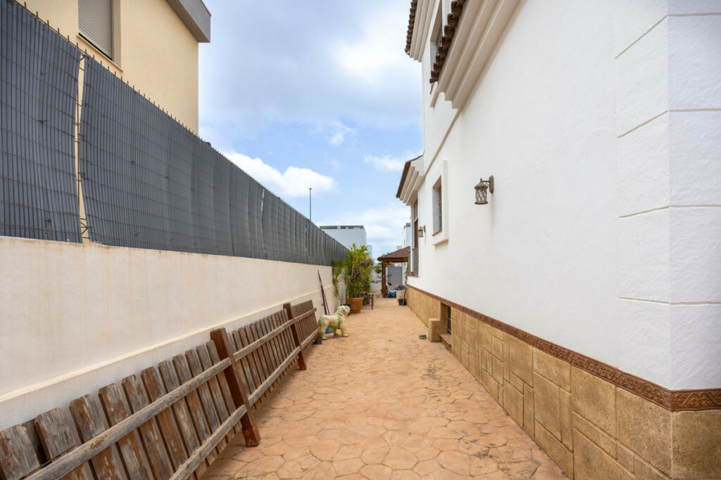 Detached Villa Los Montesinos Alicante - image 43