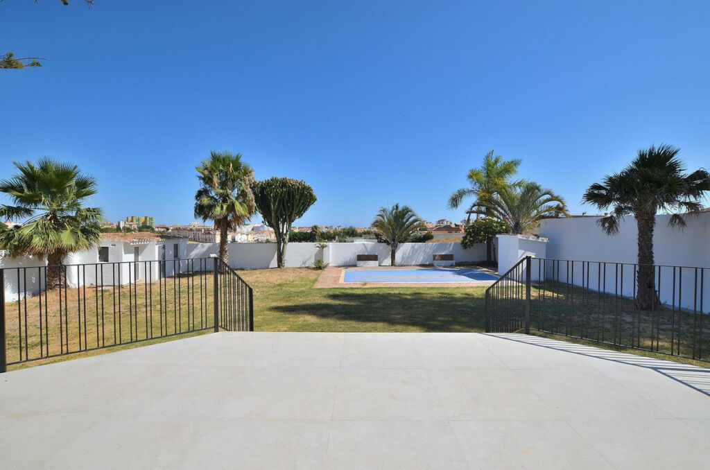 Detached Villa El Coto Málaga - image 45
